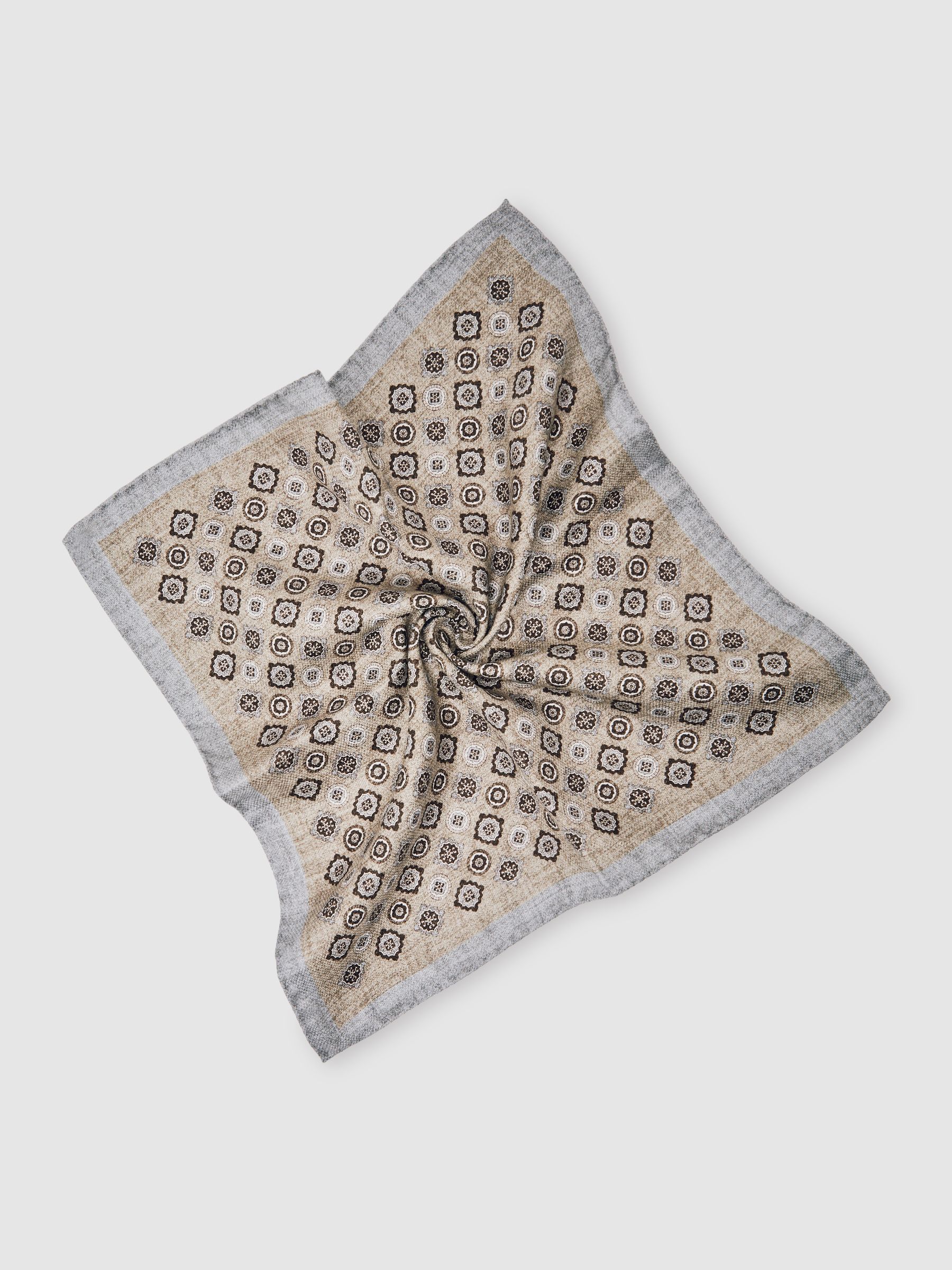 Silk Medallion-Print Pocket Square in Oatmeal Melange