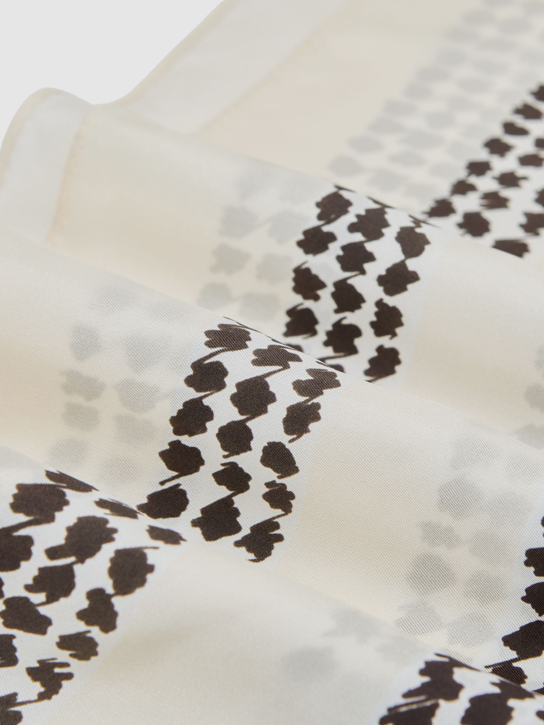 Silk Neck Tie in Cream