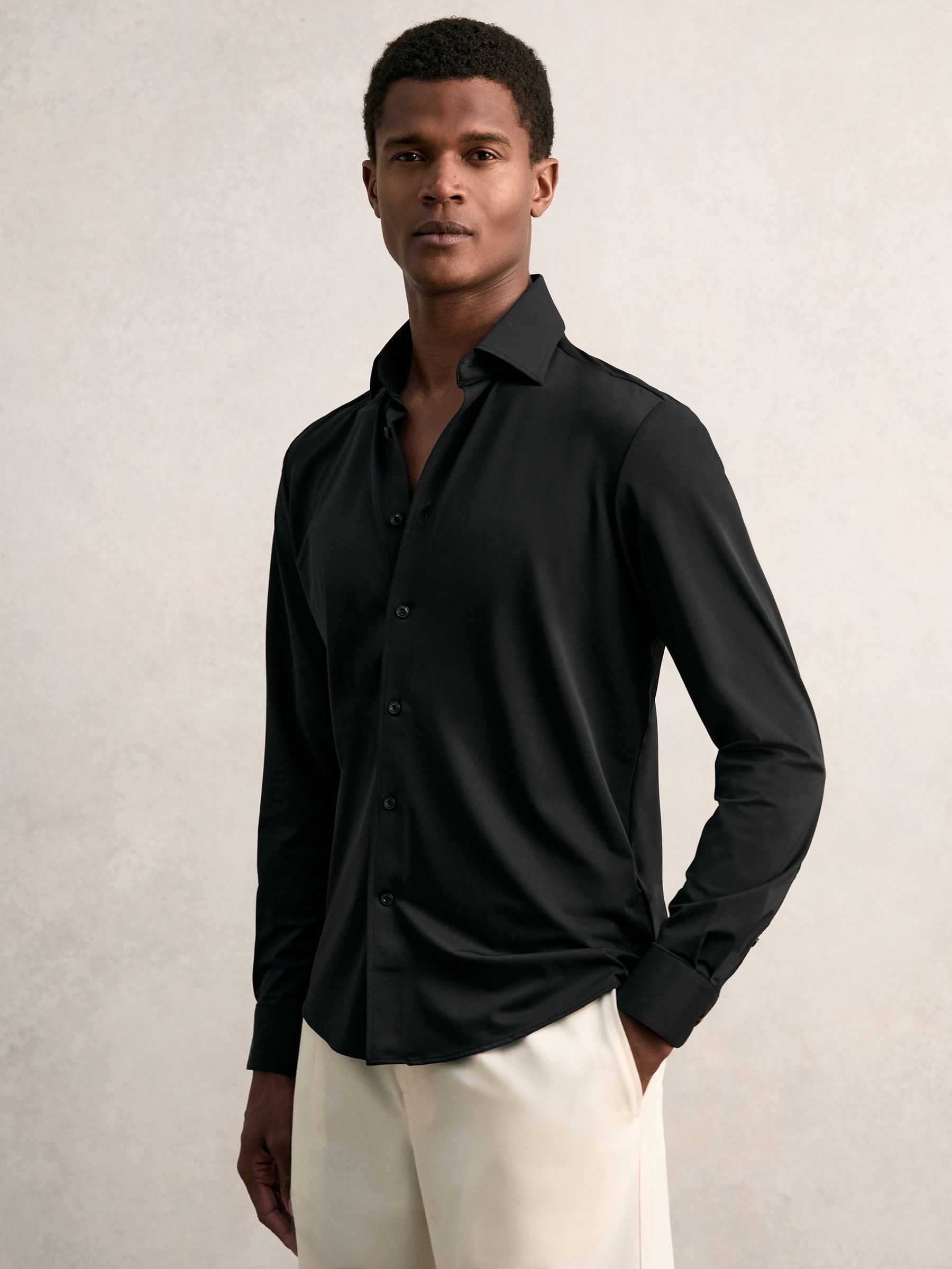 Long-Sleeve Travel Shirt in Black