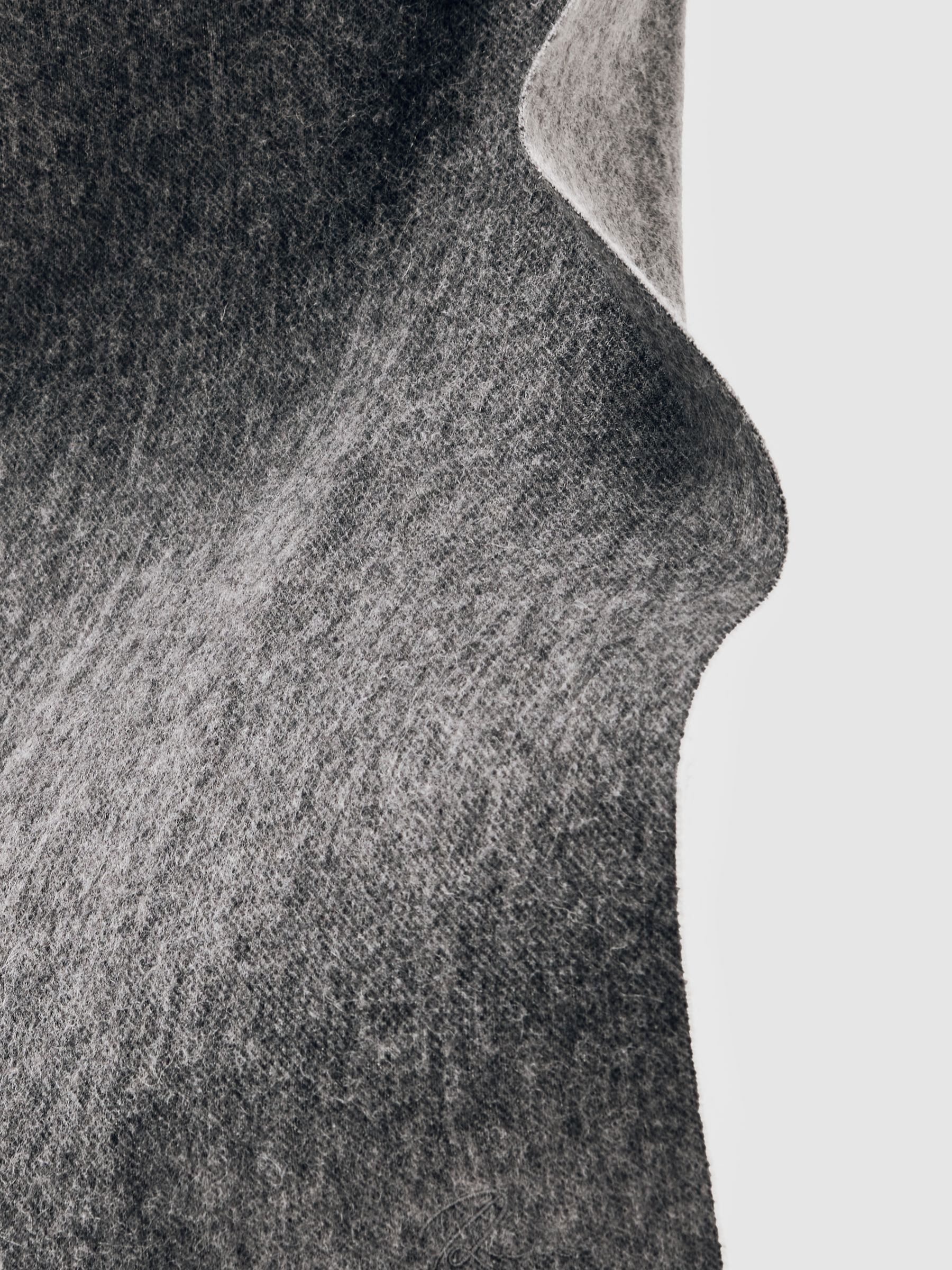 Wool-Cashmere Script-Logo Scarf in Mid Grey Melange/Light Grey