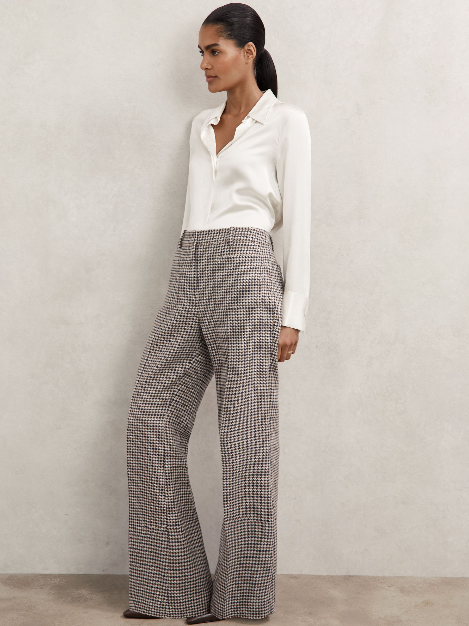 Petite Cotton-Linen Check Flared Trousers in Navy Neutral Check