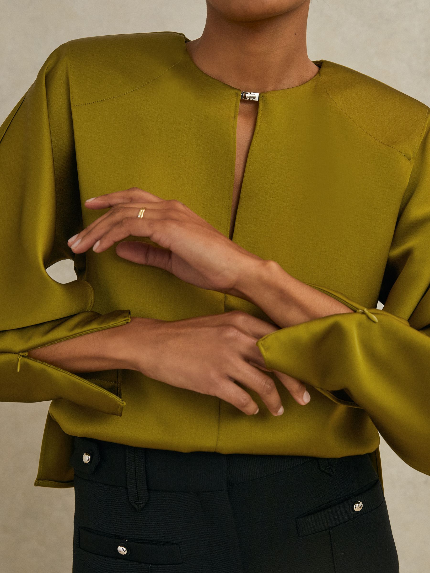 Atelier Satin Turn-Lock Top in Green