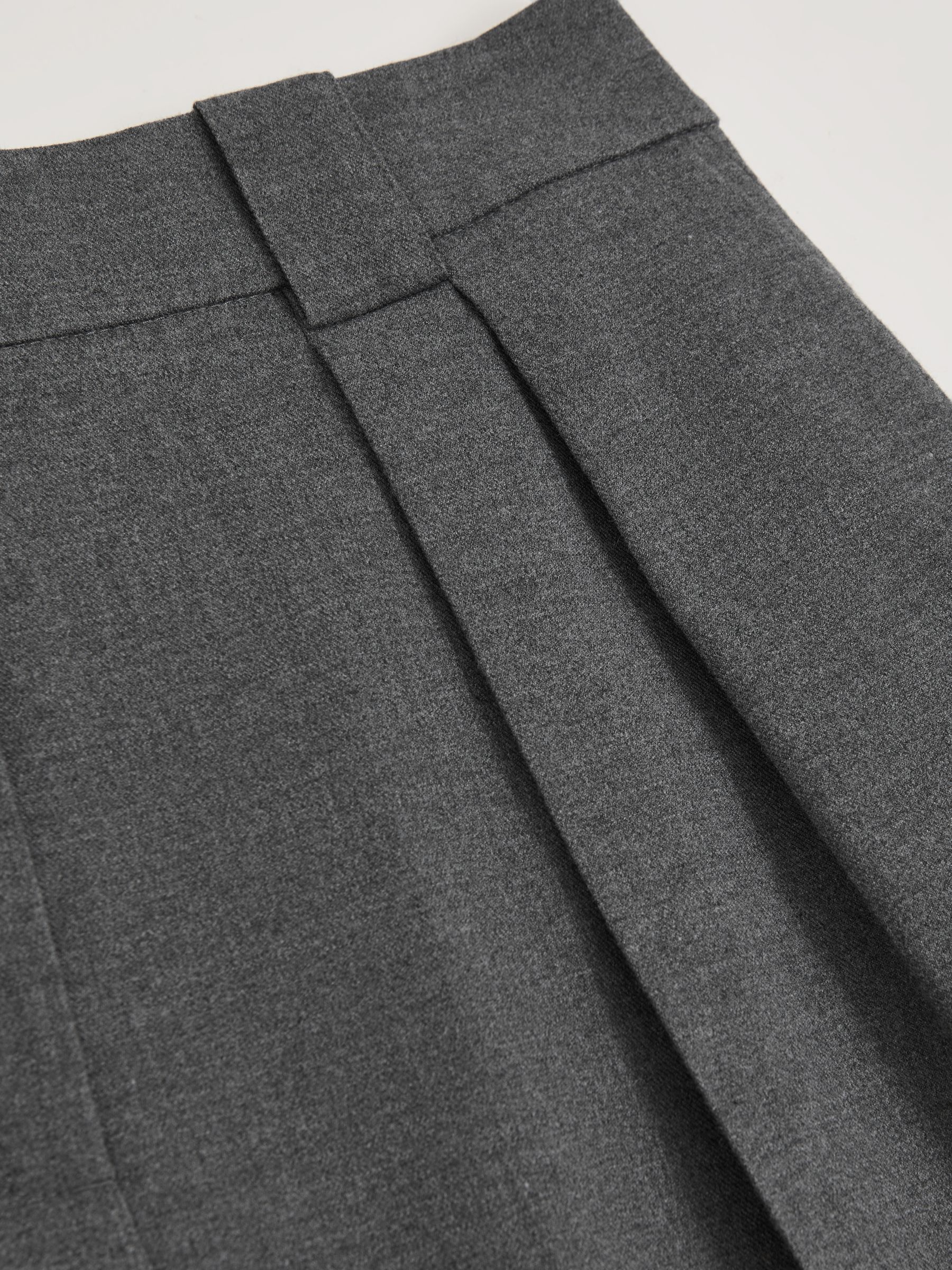 Petite Wide-Leg Pleated Trousers in Grey