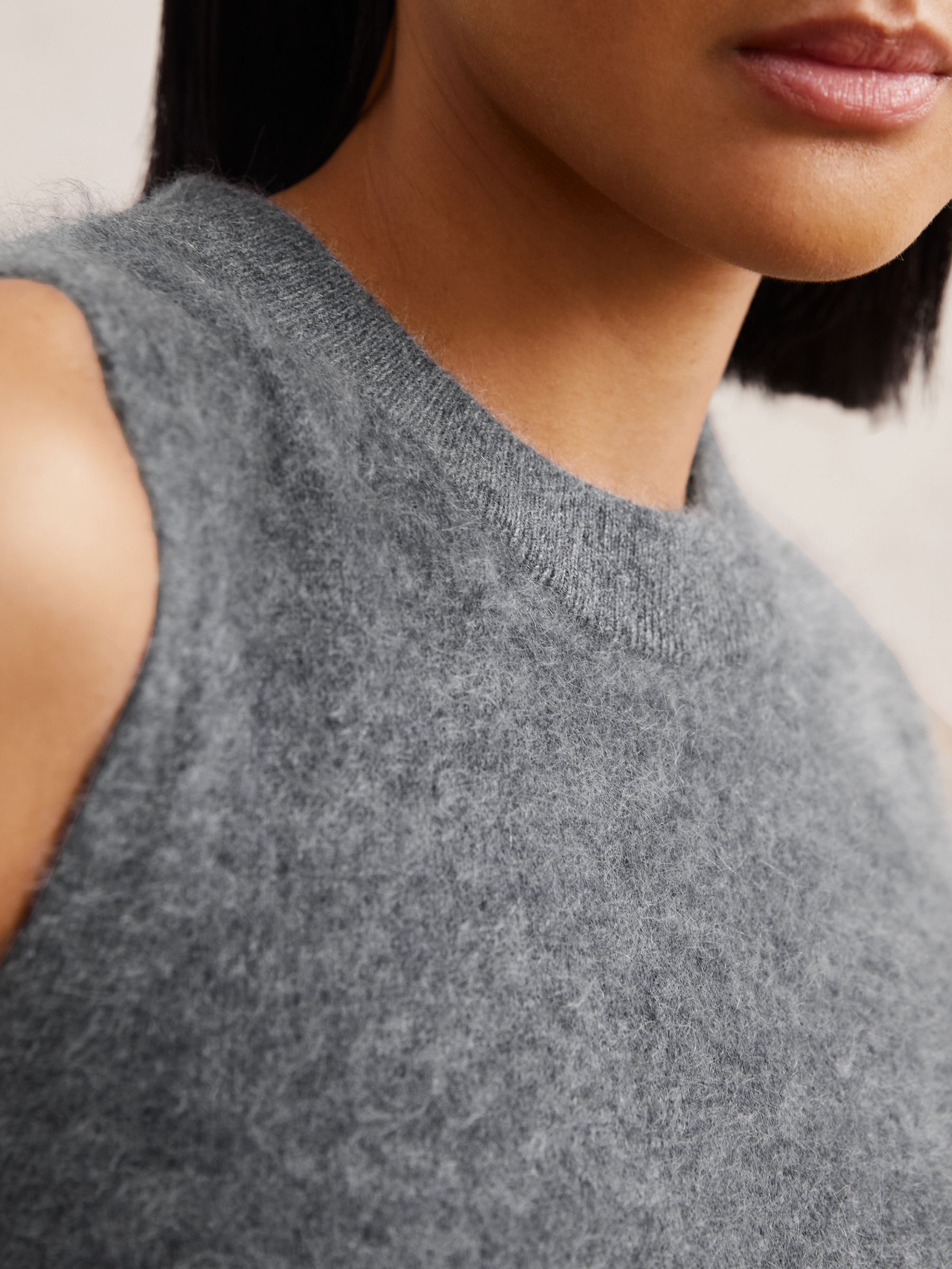 100% Brushed Cashmere Vest in Grey