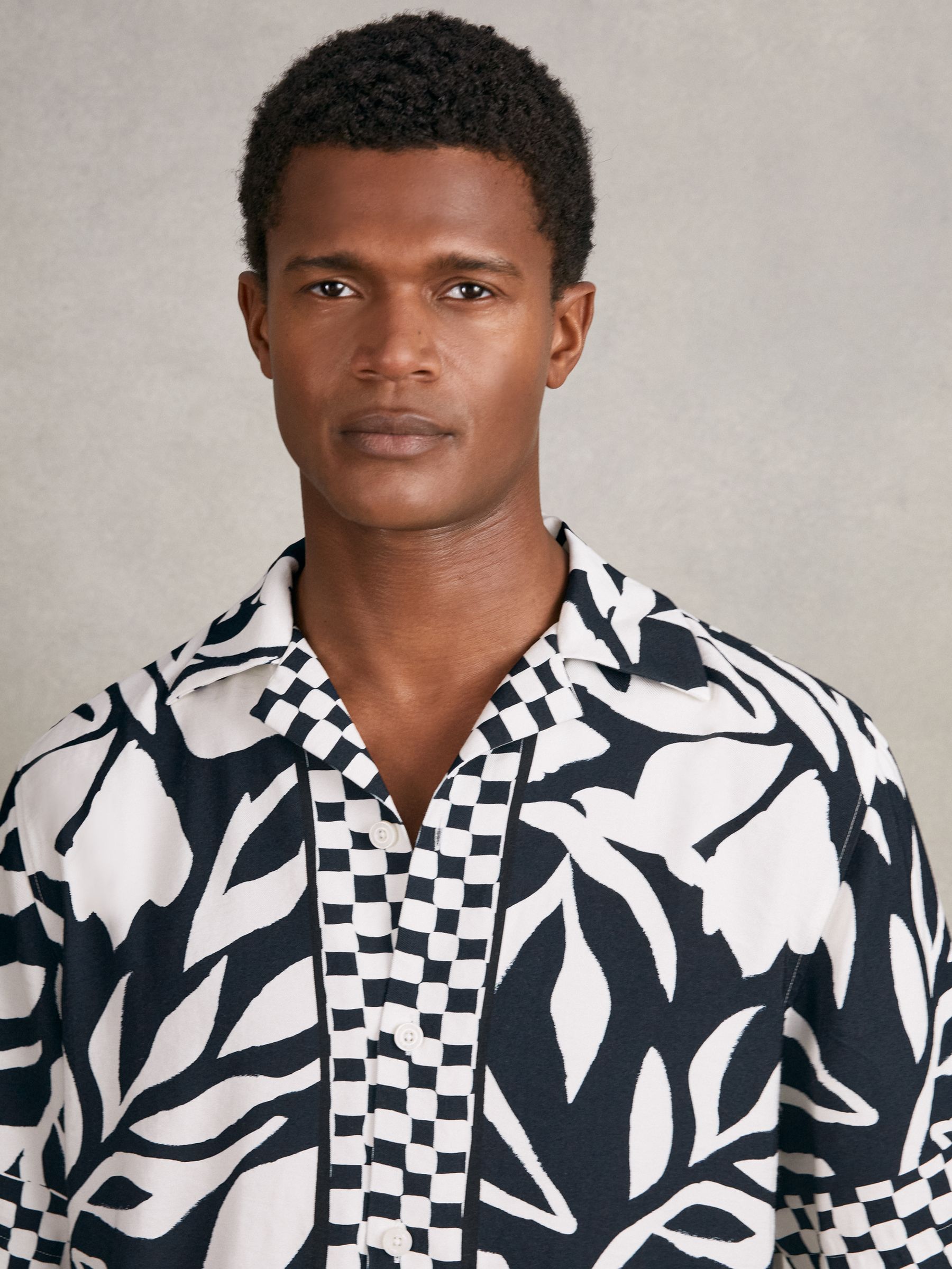 Floral-Print Cuban-Collar Shirt in Navy/White
