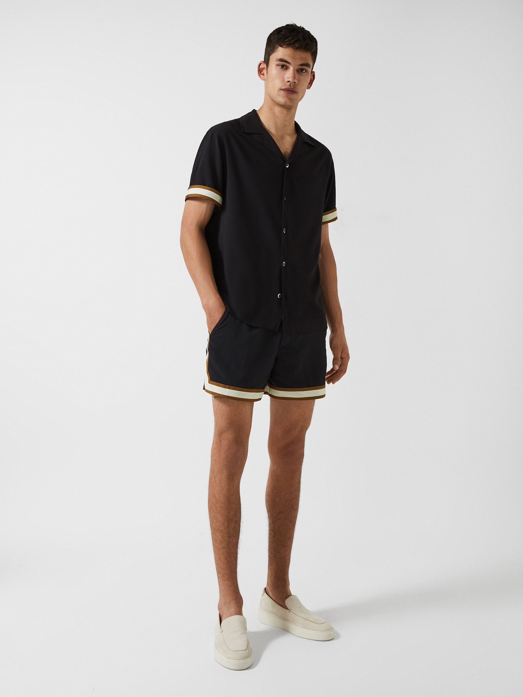 Che Contrast Cuff Cuban Collar Shirt in Black