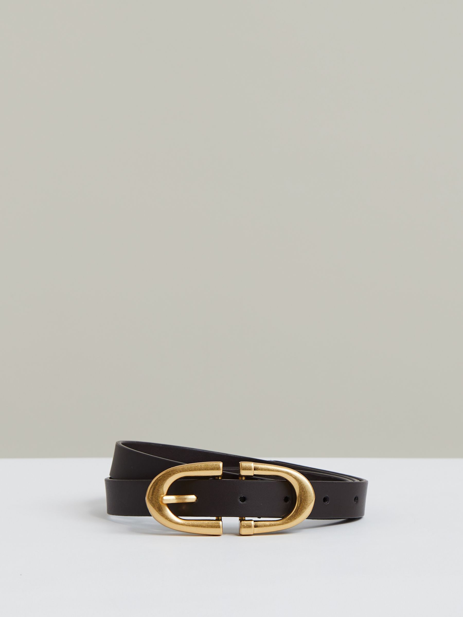 Horseshoe Belt in Burgundy
