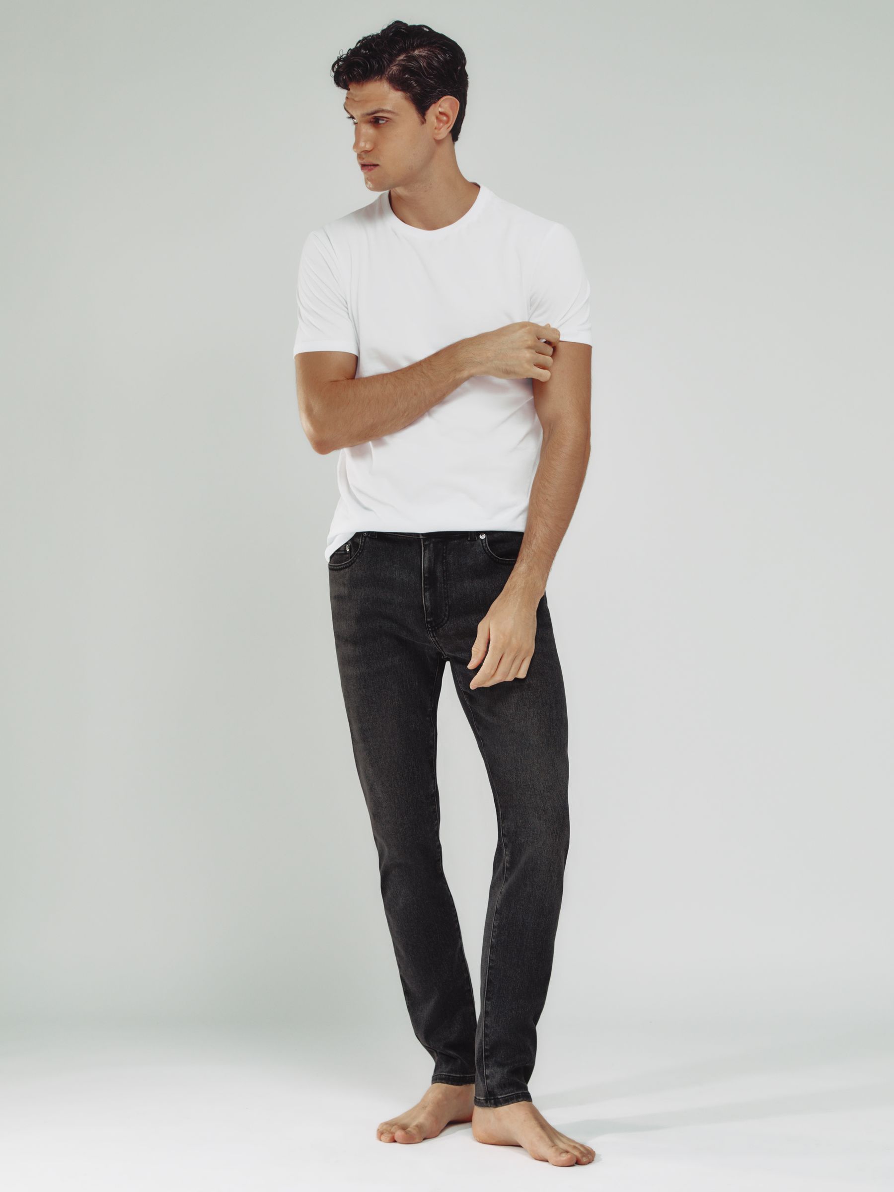 Tapered Slim-Fit Jeans in Washed Black