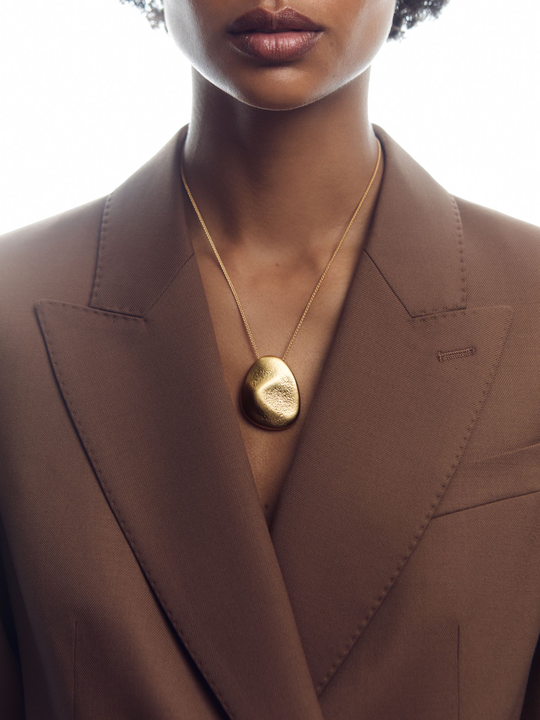 Tone Textured Pebble Pendant Necklace in Gold