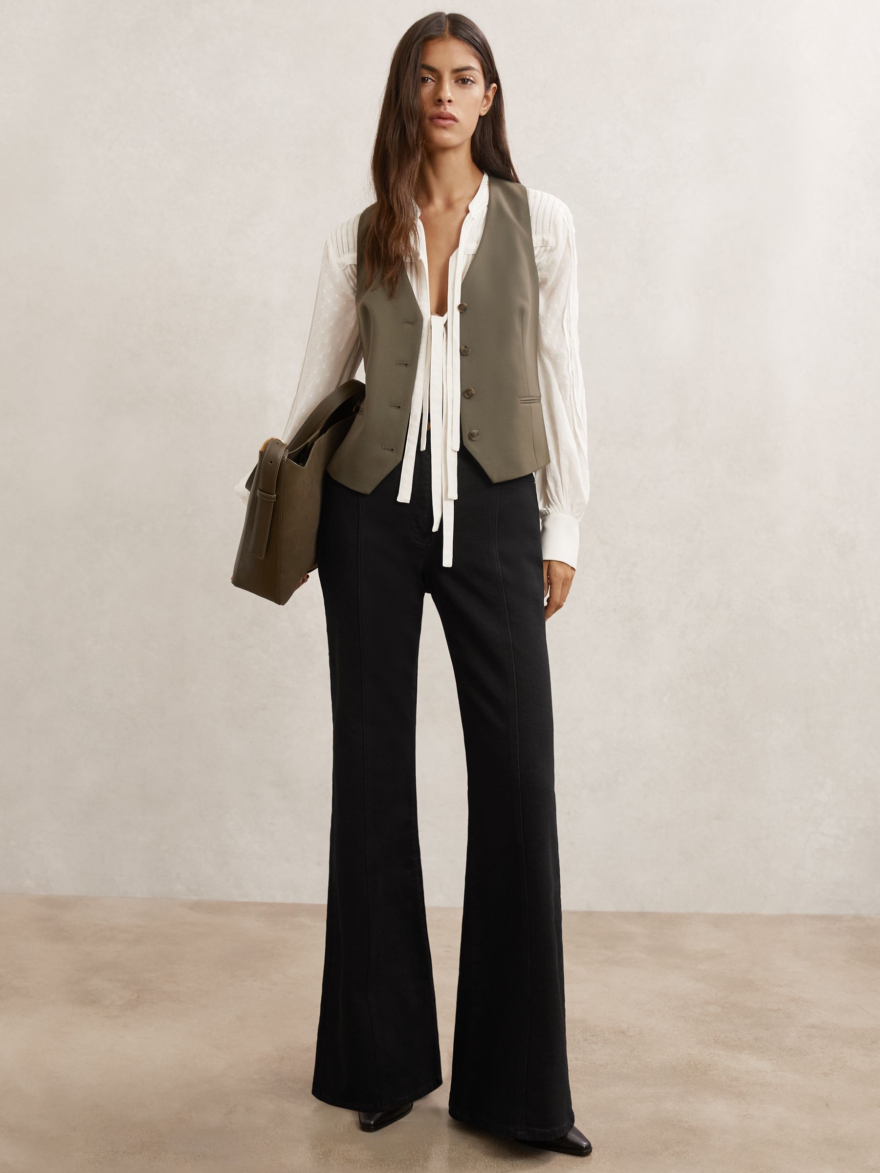 Flared Seam-Detail Jeans in Black