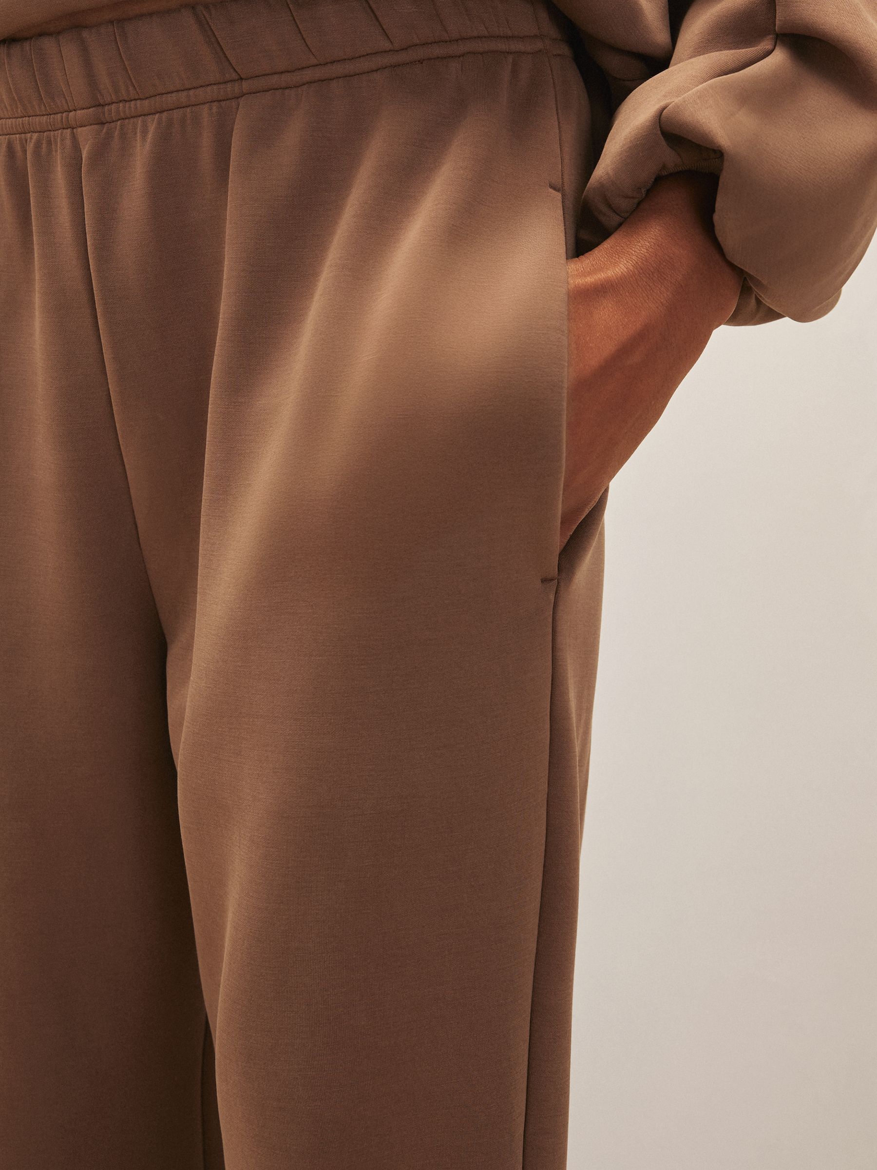 Reiss | Royal Ballet Balloon Joggers in Taupe Brown