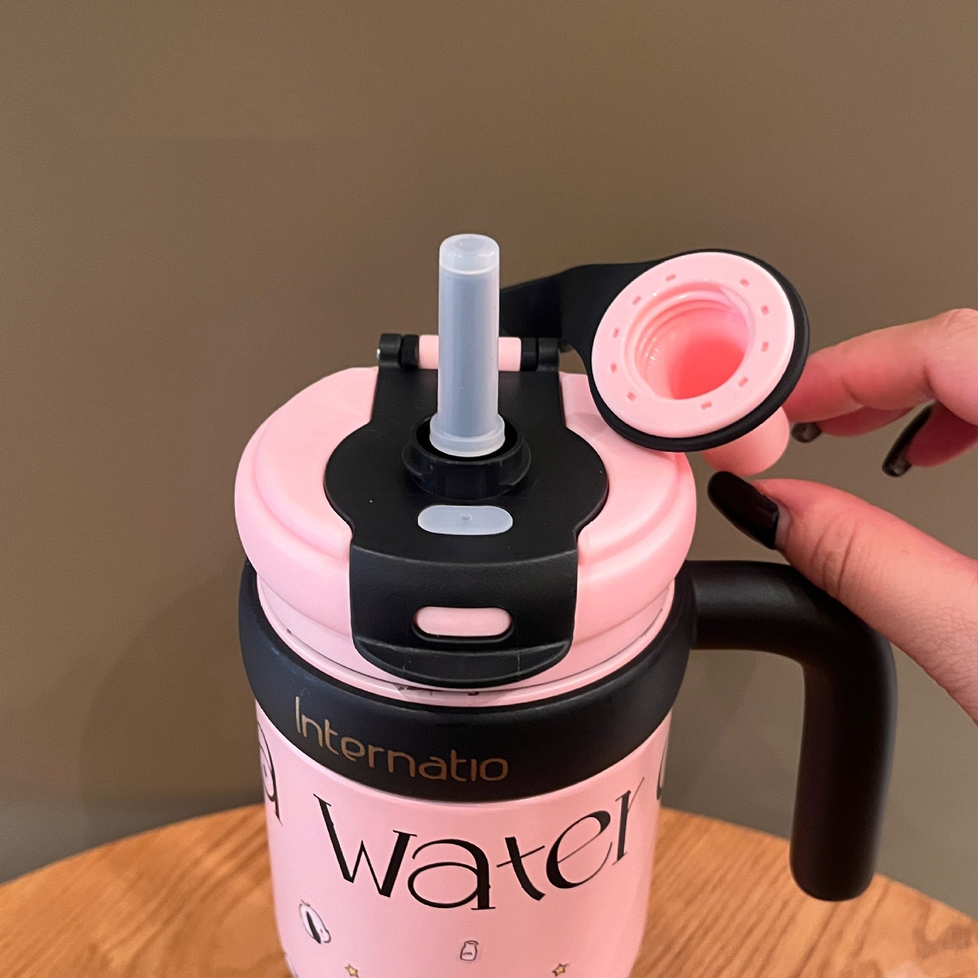 Large Capacity Straw Water Bottle